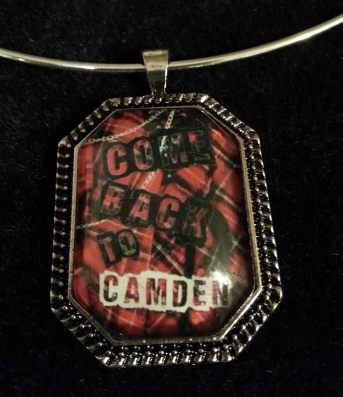 Pop culture necklace: Come Back to Camden