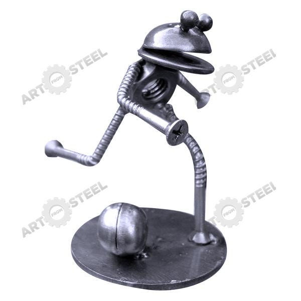 Scrap Metal Frog Playing Soccer (5") ........ Model JC01.08