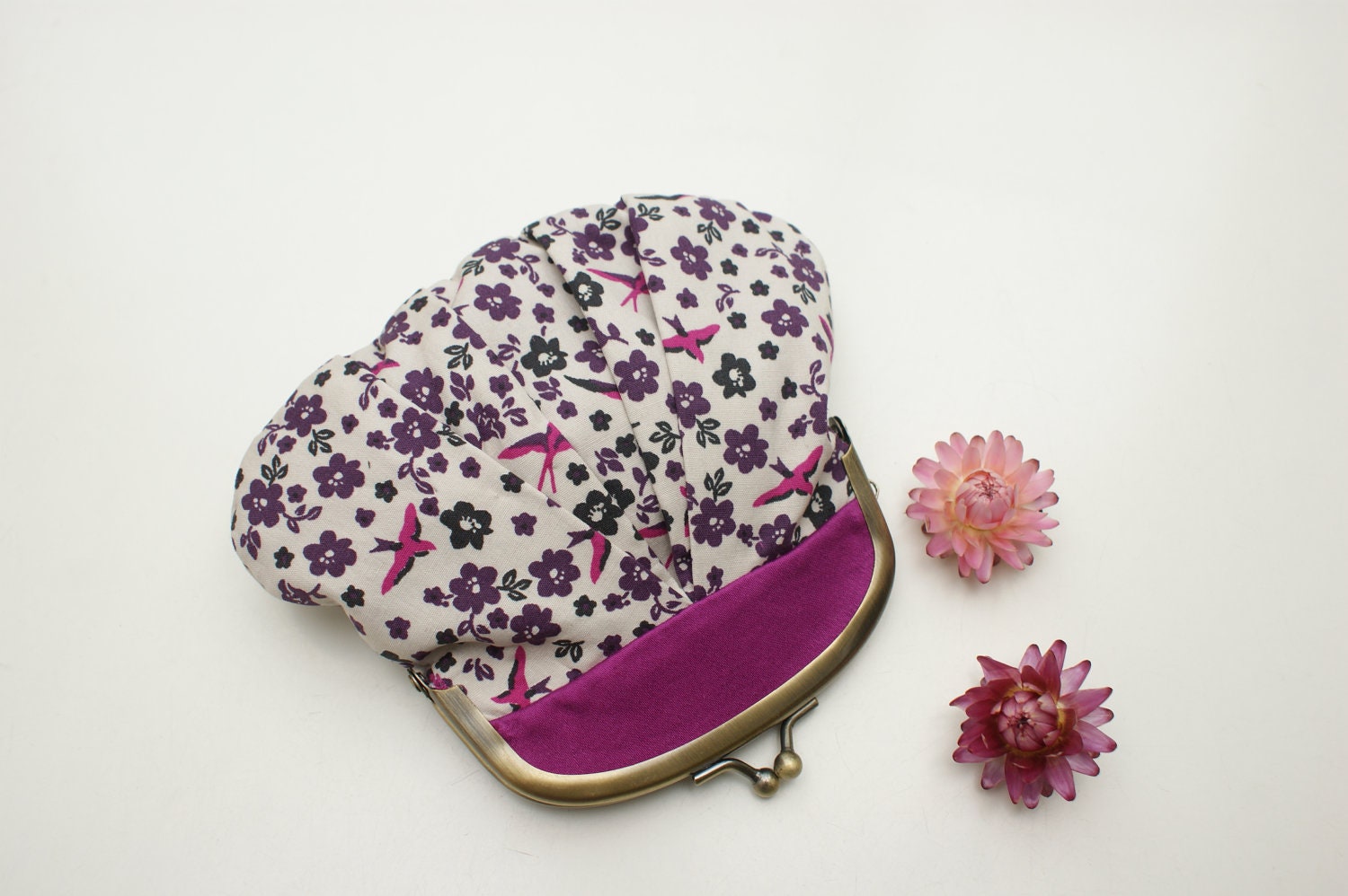Coin purse violet with swallows