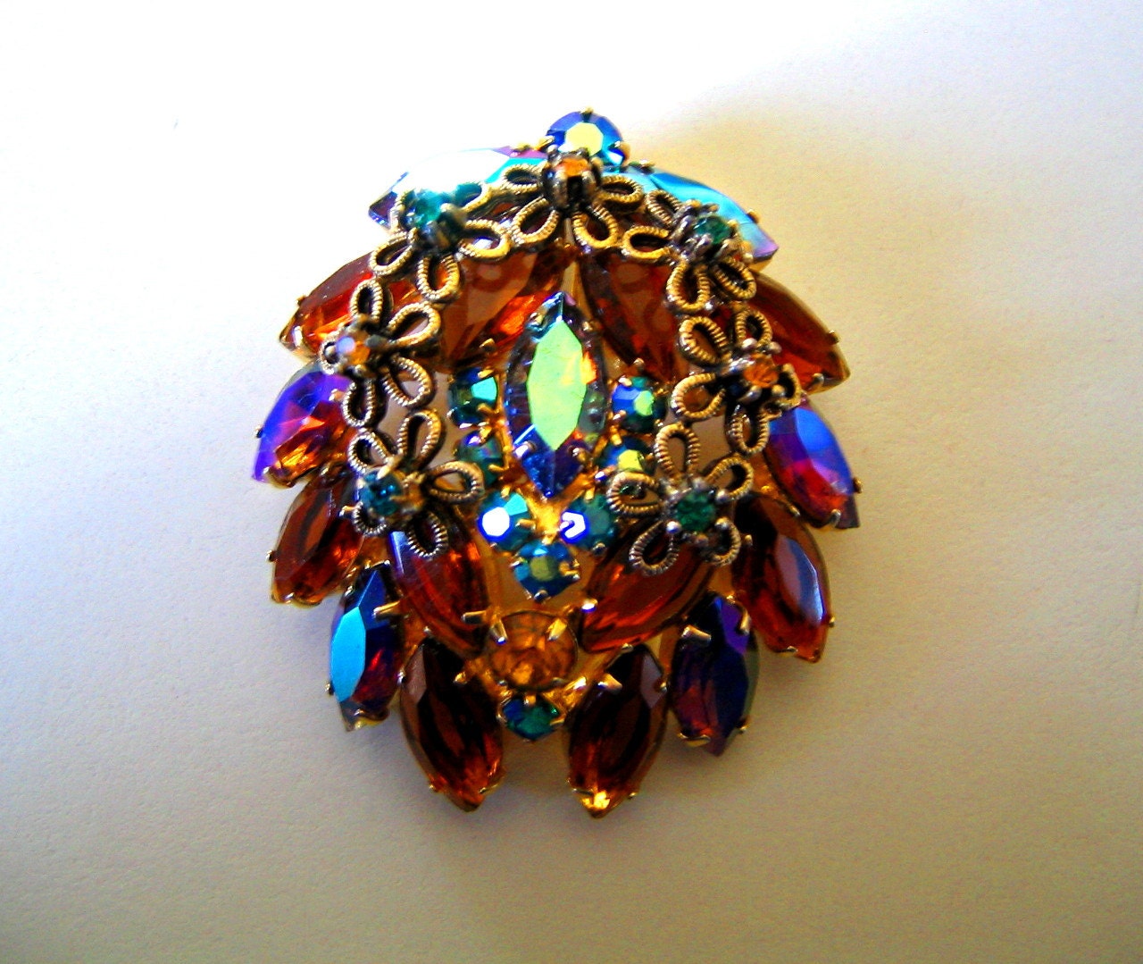 DeLizza & Elster JULIANA Glitzy Gold Tone Rhinestone Brooch Retro Costume Jewelry Pin w Green Amber Blue Aurora Borealis Vintage