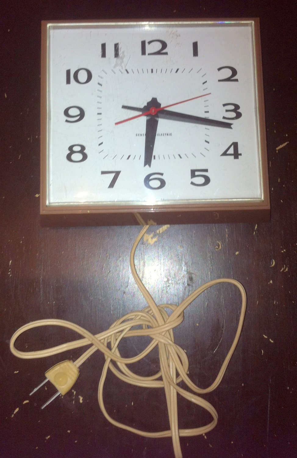 Vintage 1960S Model 2145 GE Wall CLOCK Brown 60S Volts 115 Dated between 1962 - 1967
