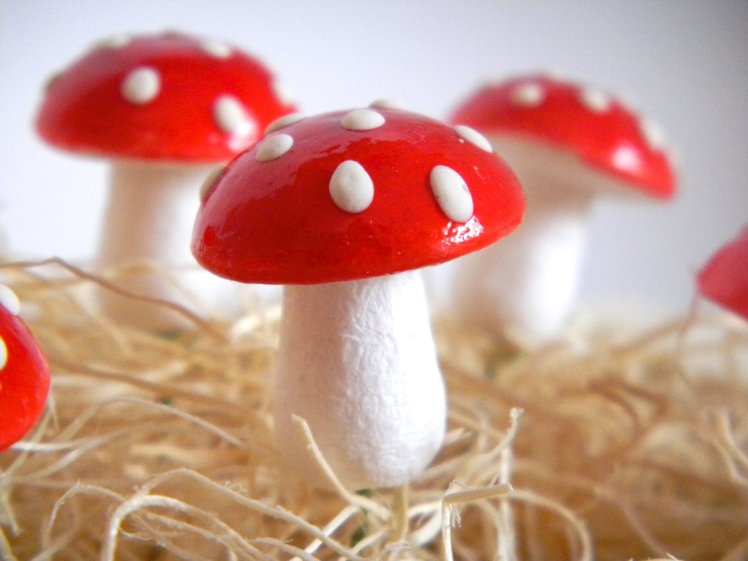 12 Vintage Red Spun Cotton Mushrooms 18mm