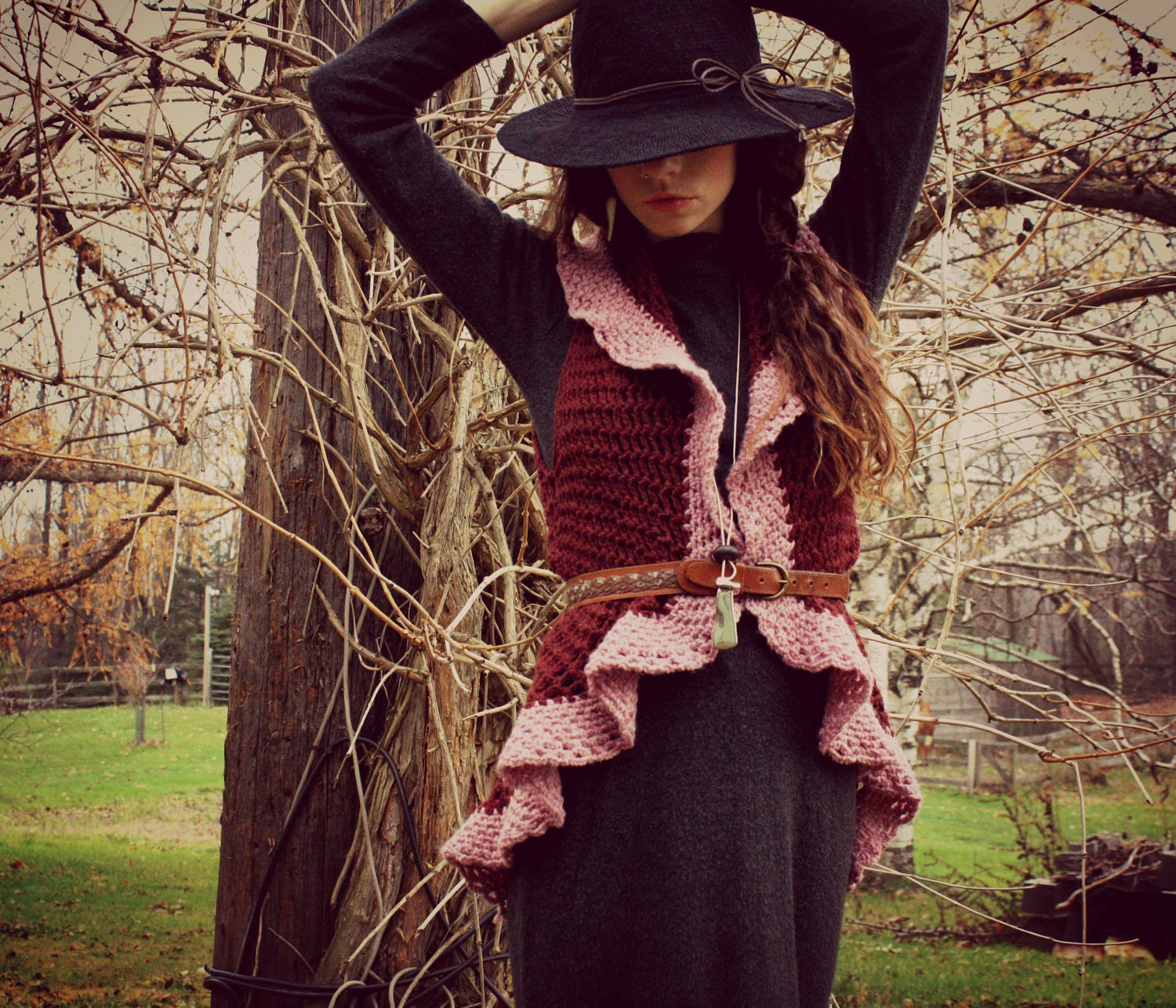 crochet lace ruffle vest. loose knits. one size fits most. ready to ship.