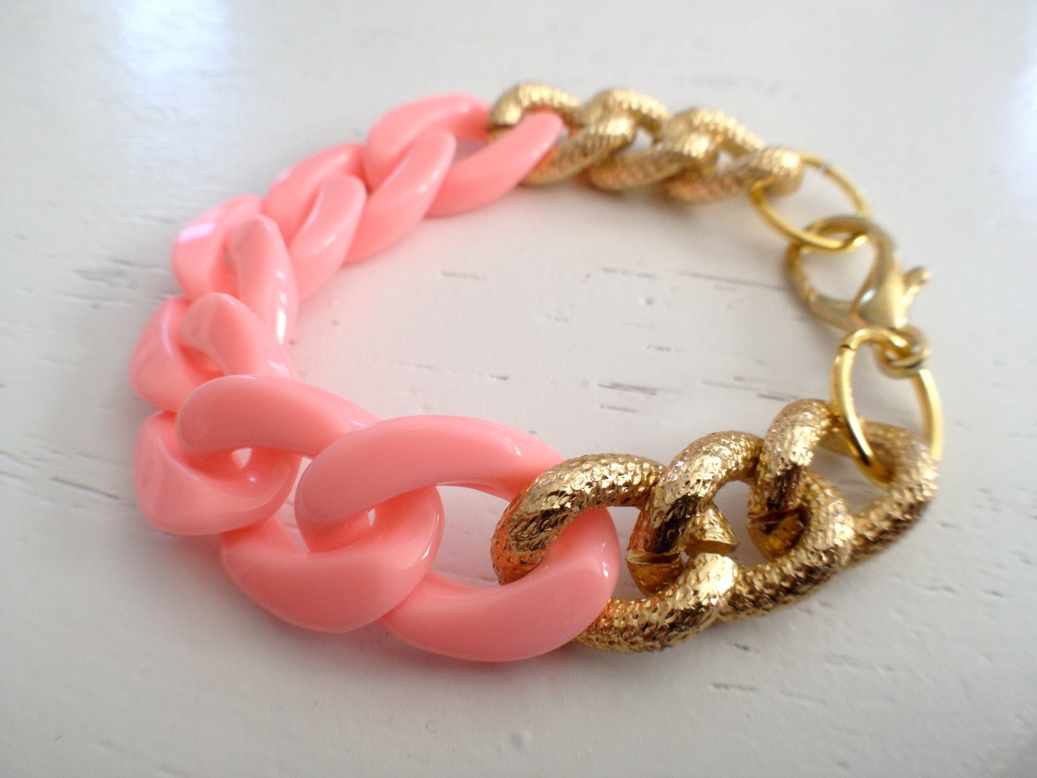 Peachy pink, plastic and metal chain bracelet