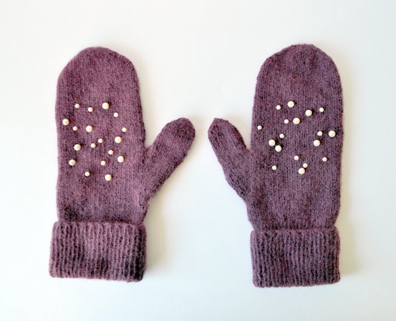 Mittens with Pearls in Purple - Winter Accessories - Soft Mittens - Woman Knit Mittens - Hand Knitted Mittens in Purple