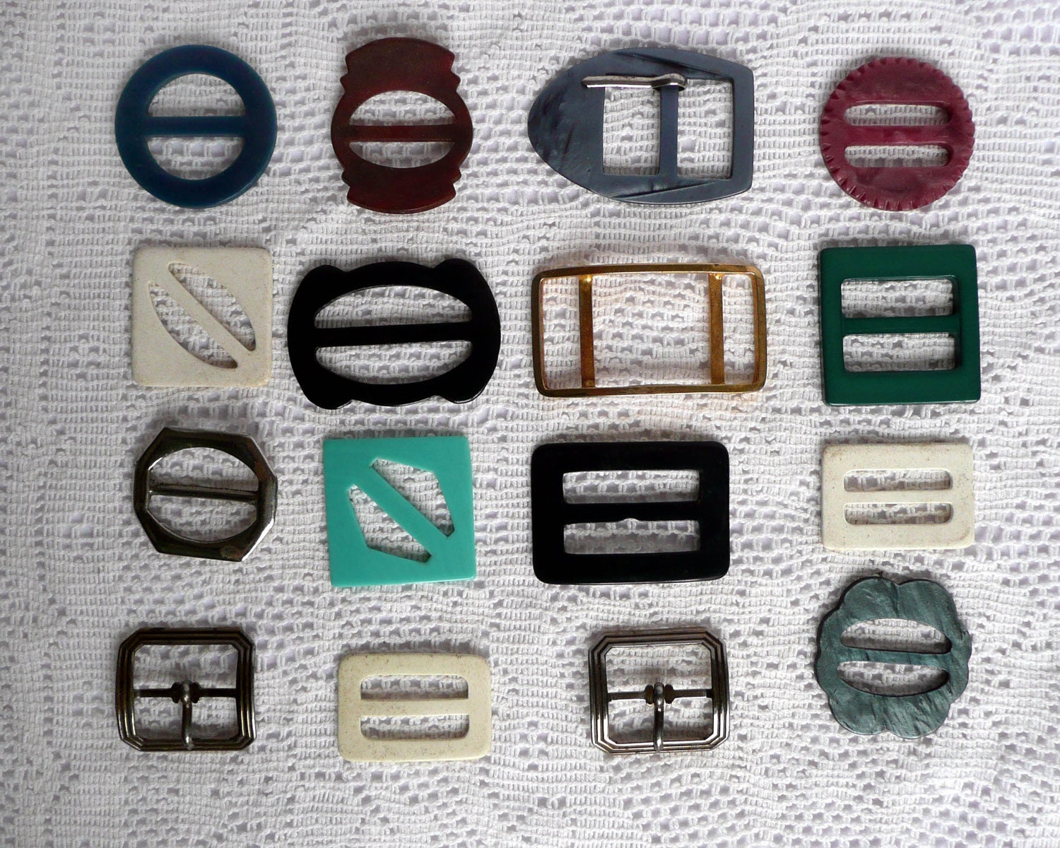 Sixteen vintage buckles, a collection of vintage metal and plastic buckles of various size and colour