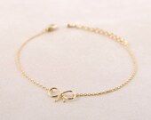 Dainty Bow Bracelet in Gold