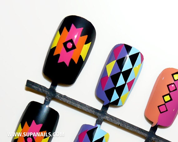 Funky Aztec - 12 Nails with a colorful geometric pattern