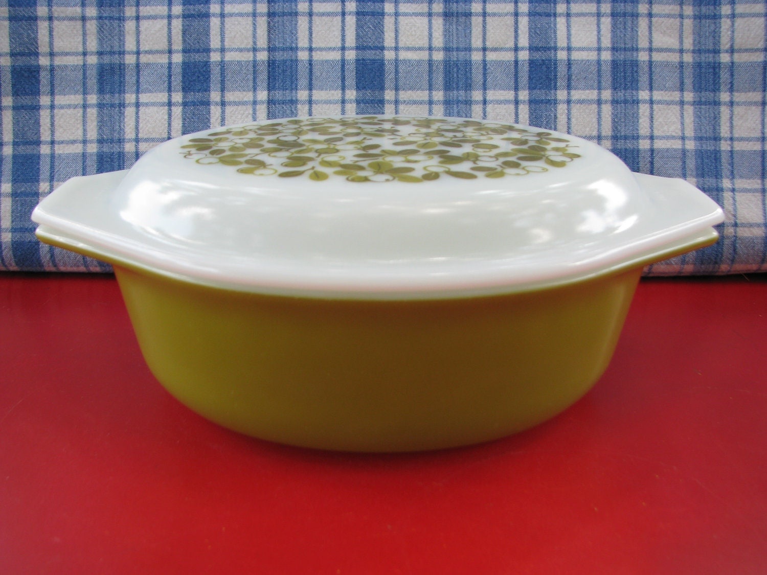Vintage Pyrex Green Casserole Dish 043 Covered by LucyBettyNJune