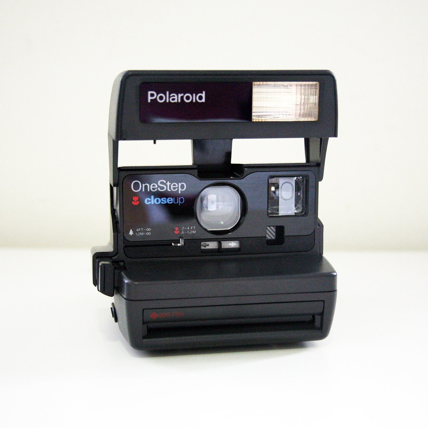 Polaroid Onestep close up, 600 film type polaroid camera ( film and flash tested)