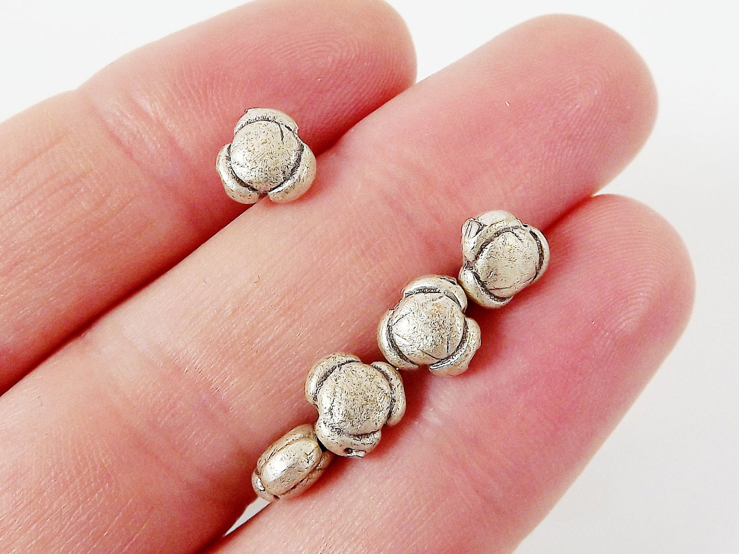 20 Plain Round Stamp Silver Plated Round Filigree Beads Spacers - BE106