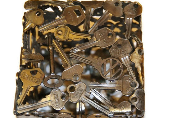 Key Cube sculpture, Metal sculpture ornament