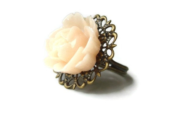 Ivory ring, Flower ring, Resin ring, Adjustable ring, vintage style, Resin flower ring, Bronze ring