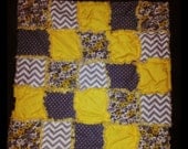 Beautiful Vibrant Rag Quilt in stylish yellow and greys 25"x25"