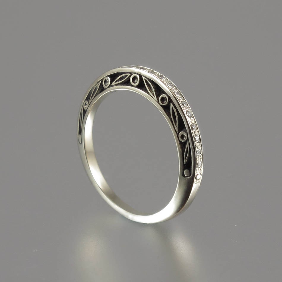 THE ENCHANTED 14K gold band with Diamonds
