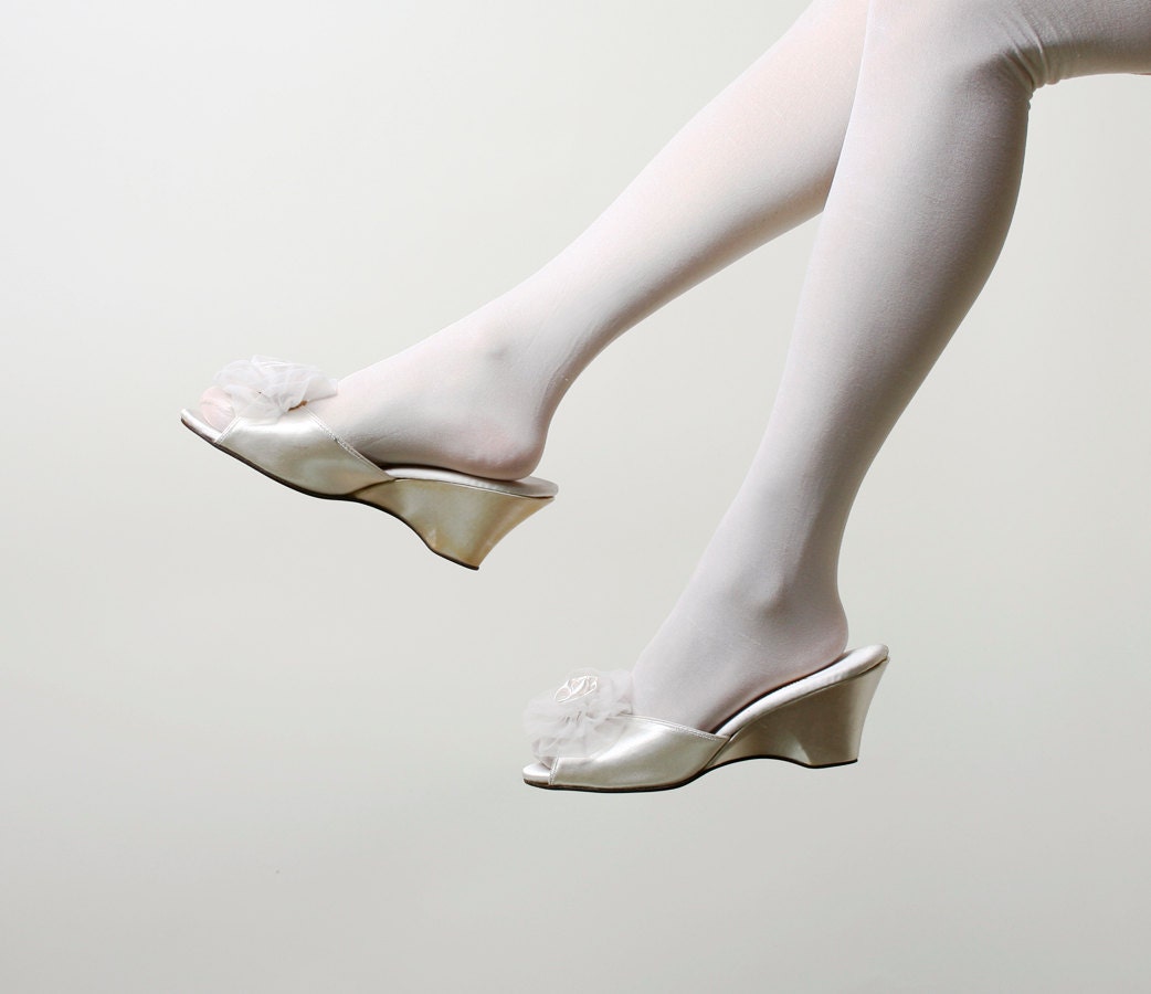 Vintage Bridal Slippers - Wedding Ivory White Satin Bride Heels - US size 7.5