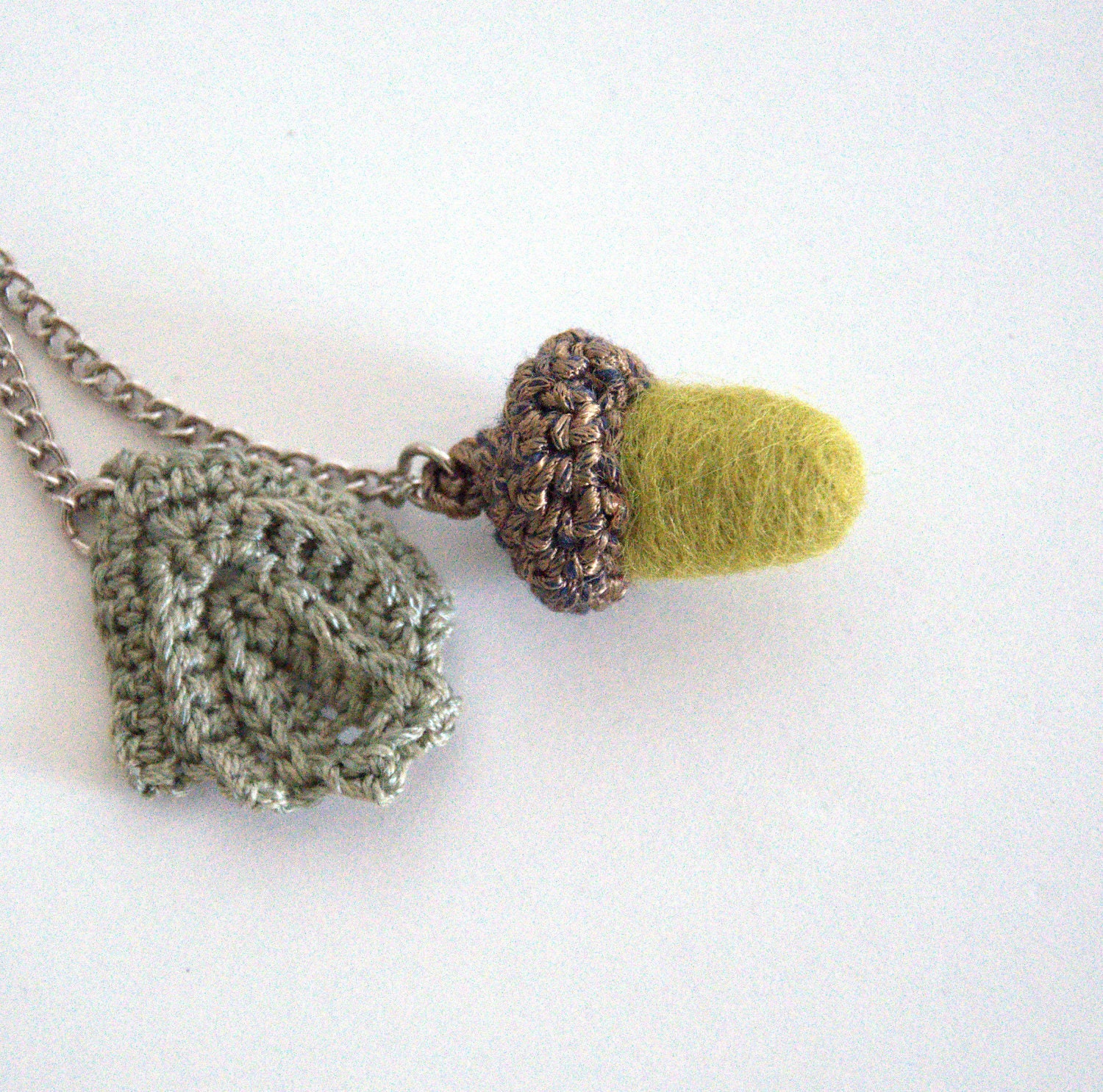 Felted acorn keychain wool crochet leaf key fob keyring autumn spring handmade Birthday gift for Mother purse charm Weddings favor