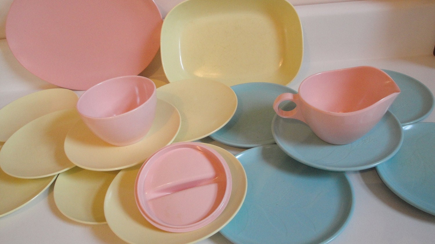 Vintage Melmac Texasware Pink Blue Yellow Eclectic Mix Dish Set Plate Cream Sugar 18 Pieces