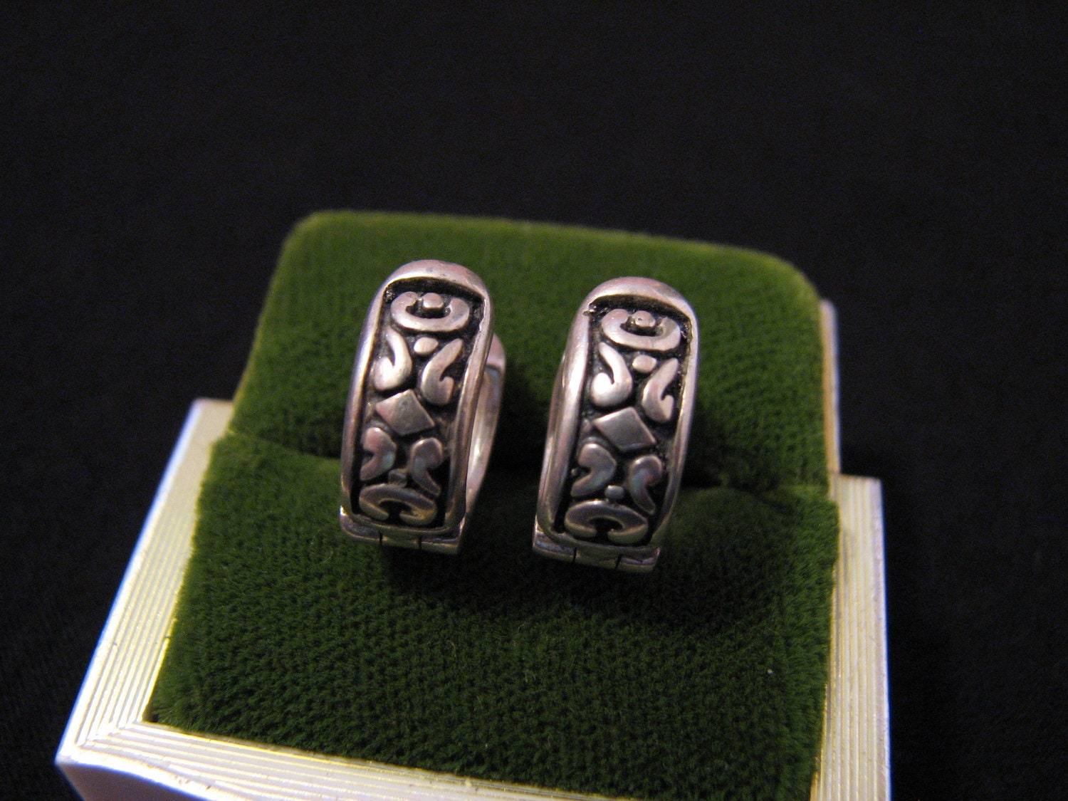 Vintage Nouveau Sterling Silver Floral Filigree Hinged Hoop Pierced Earrings