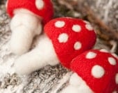 Three Needle Felted Woodland Red White Amanita Mushrooms  Sculpture Wool  Decor  Present Decoration Miniature Collection