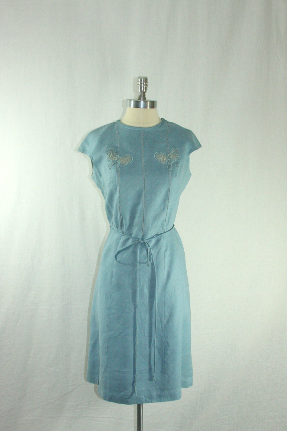 1950s Vintage Dress - Light Blue Linen with Bow Cut Out Bust - Garden Party Frock