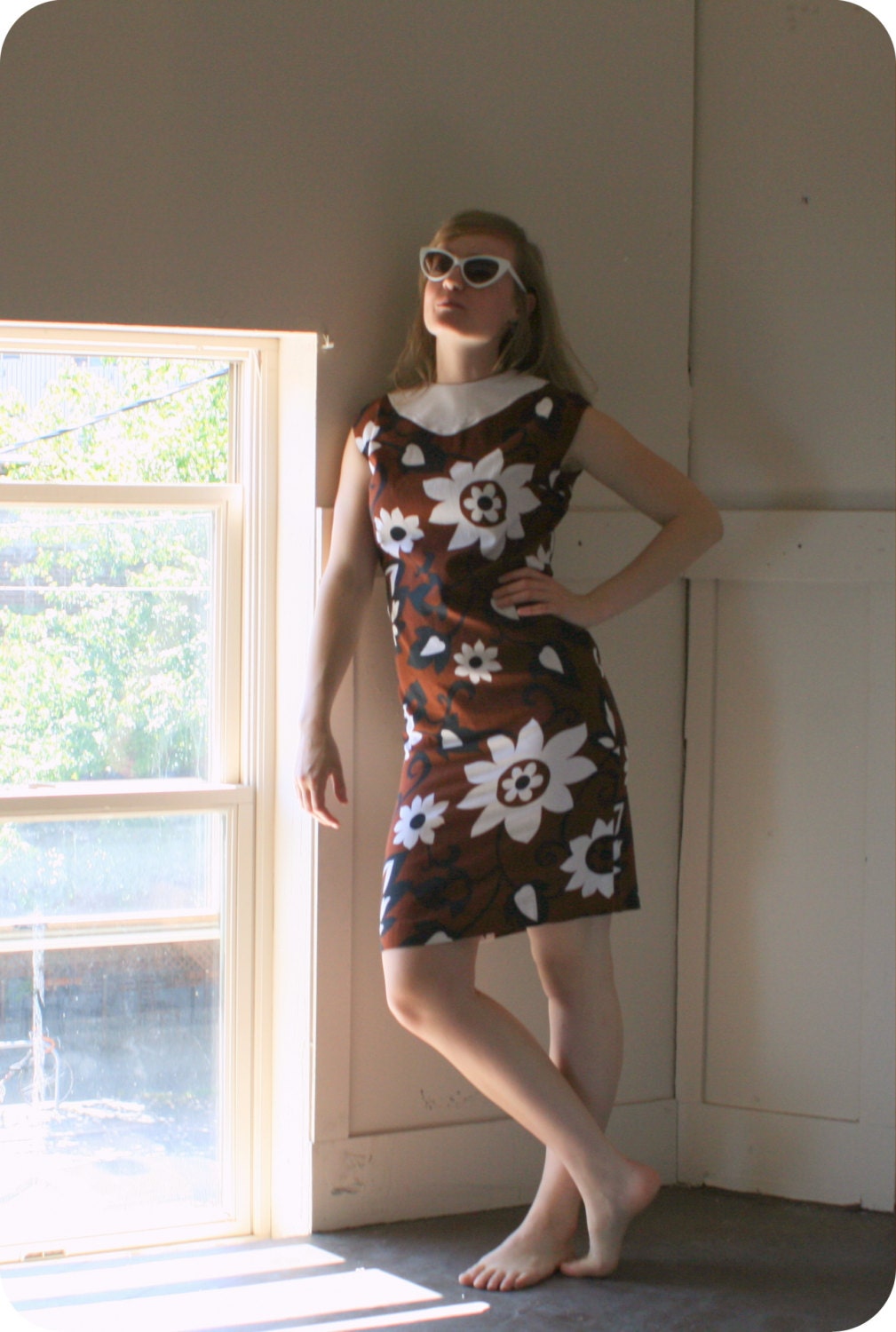 1960's Vintage Mod Brown Flower Power Women's Dress