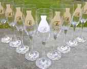 Bride and Bridesmaids gift,  champagne glasses, Gold and ivory, Personalized wedding flutes. 1 flute includes title and date