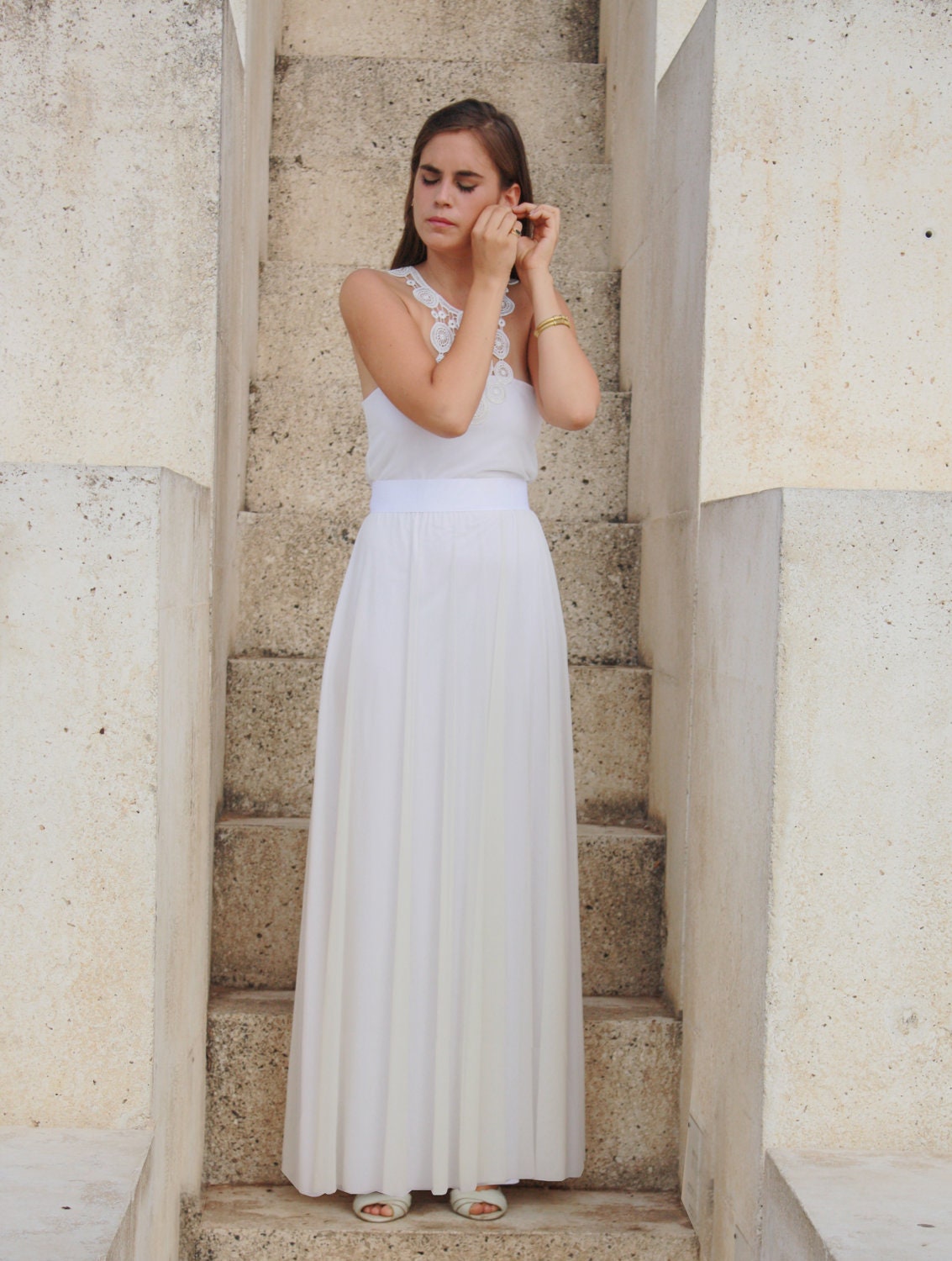 Romantic strapless wedding dress with emroidery pattern