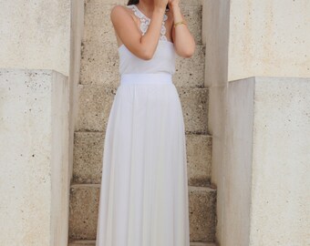 Romantic strapless wedding dress with emroidery pattern
