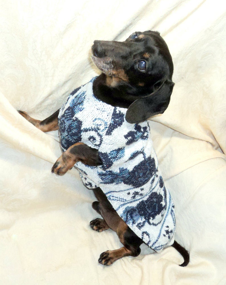 Jacquard knit dachshund sweater handmade delft blue pattern in pets clothing for a small dog