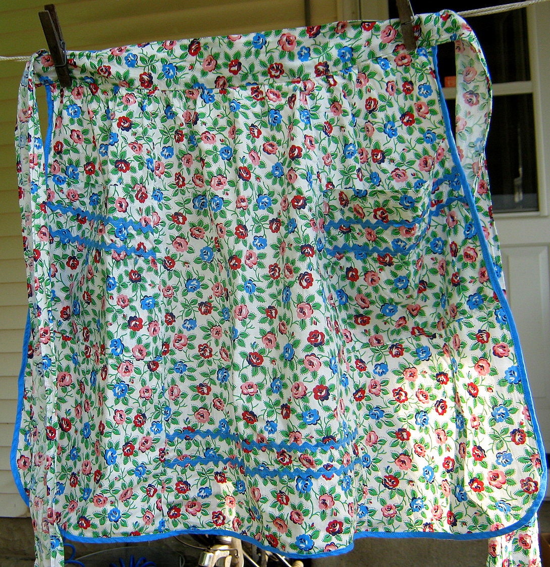 Vintage Kitchen Apron Pink Red Blue Rose Print Roses