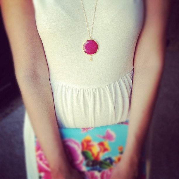 round gemstone LARGE pendant candy  PLUM VIOLETTE fuchsia pink  faceted jade stone pendant gold necklace long chain israel jewelry
