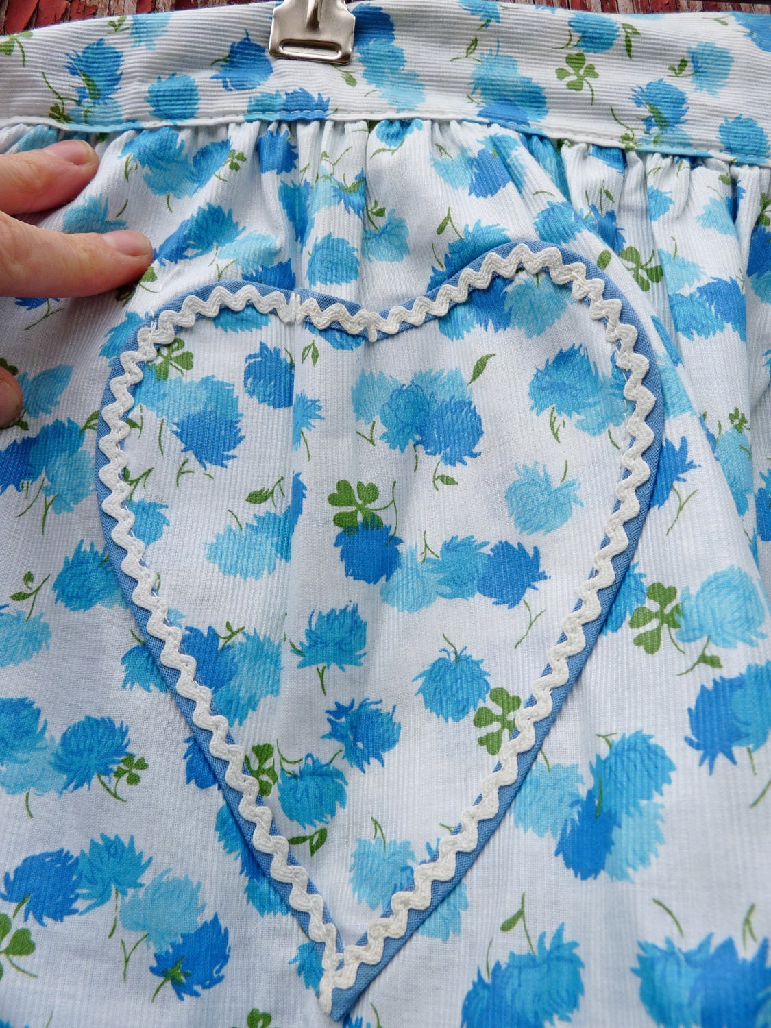 1950s - 1970s lot of 3 APRONS floral and nordic full and half length / instant collection