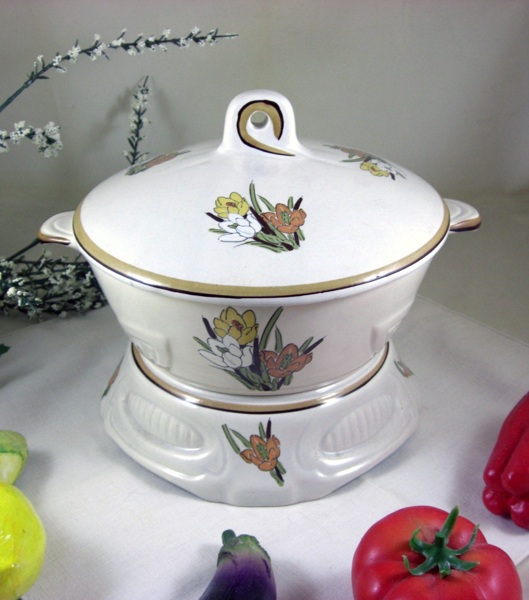 California Original Pottery Dutch Oven Casserole w / Warming Stand / 1970s