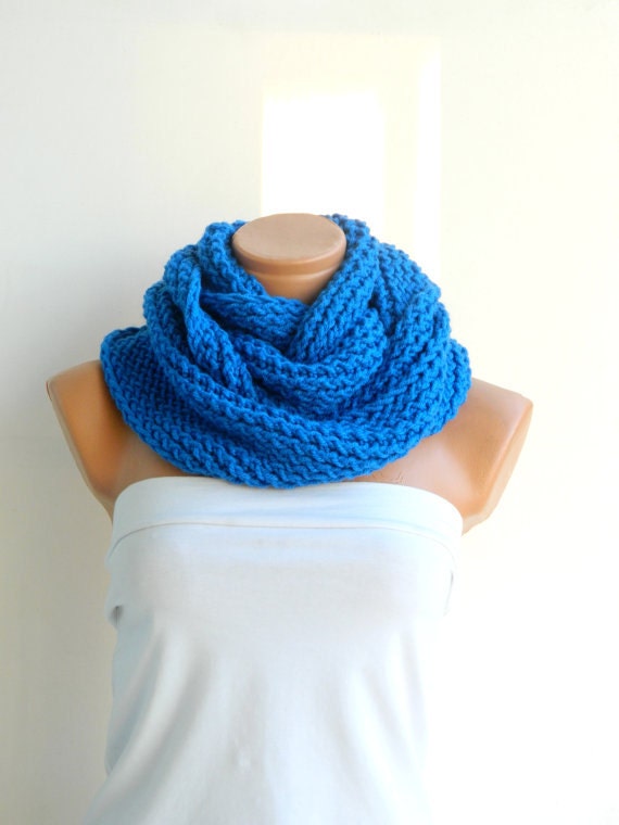 Hand Knit infinity Scarf. a Block Infinity Scarf. Loop Scarf, Circle Scarf, Neck Warmer. Blue Crochet Infinity