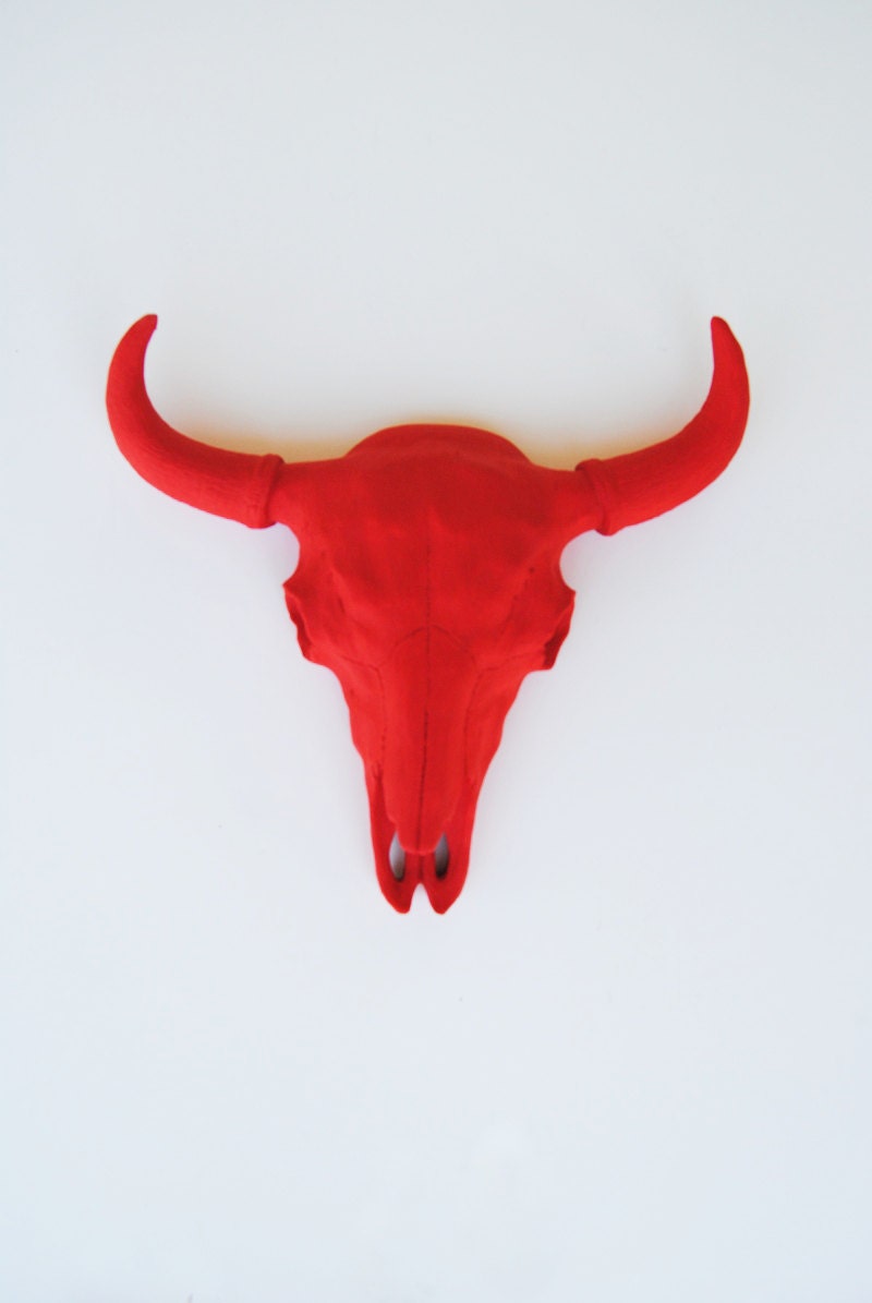 Valentines Decorations - The Benni - Red Resin Buffalo/Bison Skull Head - White Faux Taxidermy- Chic & Trendy - WhiteFauxTaxidermy