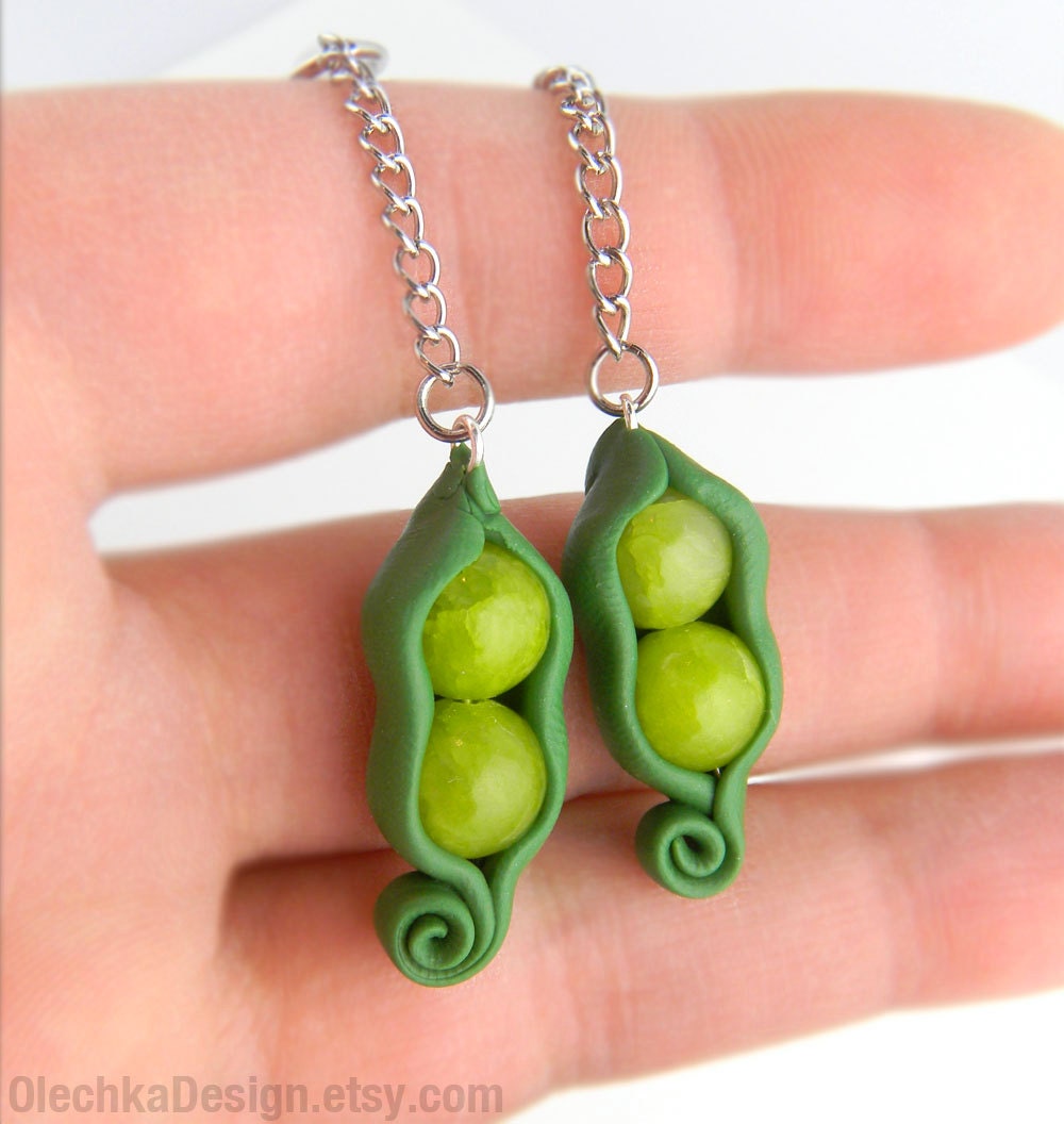Pea Pod Earphone Plug, iPhone Dust Plug, Pluggy, Cellphone Accessories, 3.5mm, availbale with Charm Strap