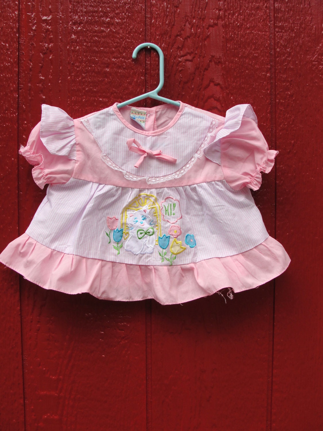 VTG. Pink baby girls dress/top.With Kitty and flowers. Size 12M.
