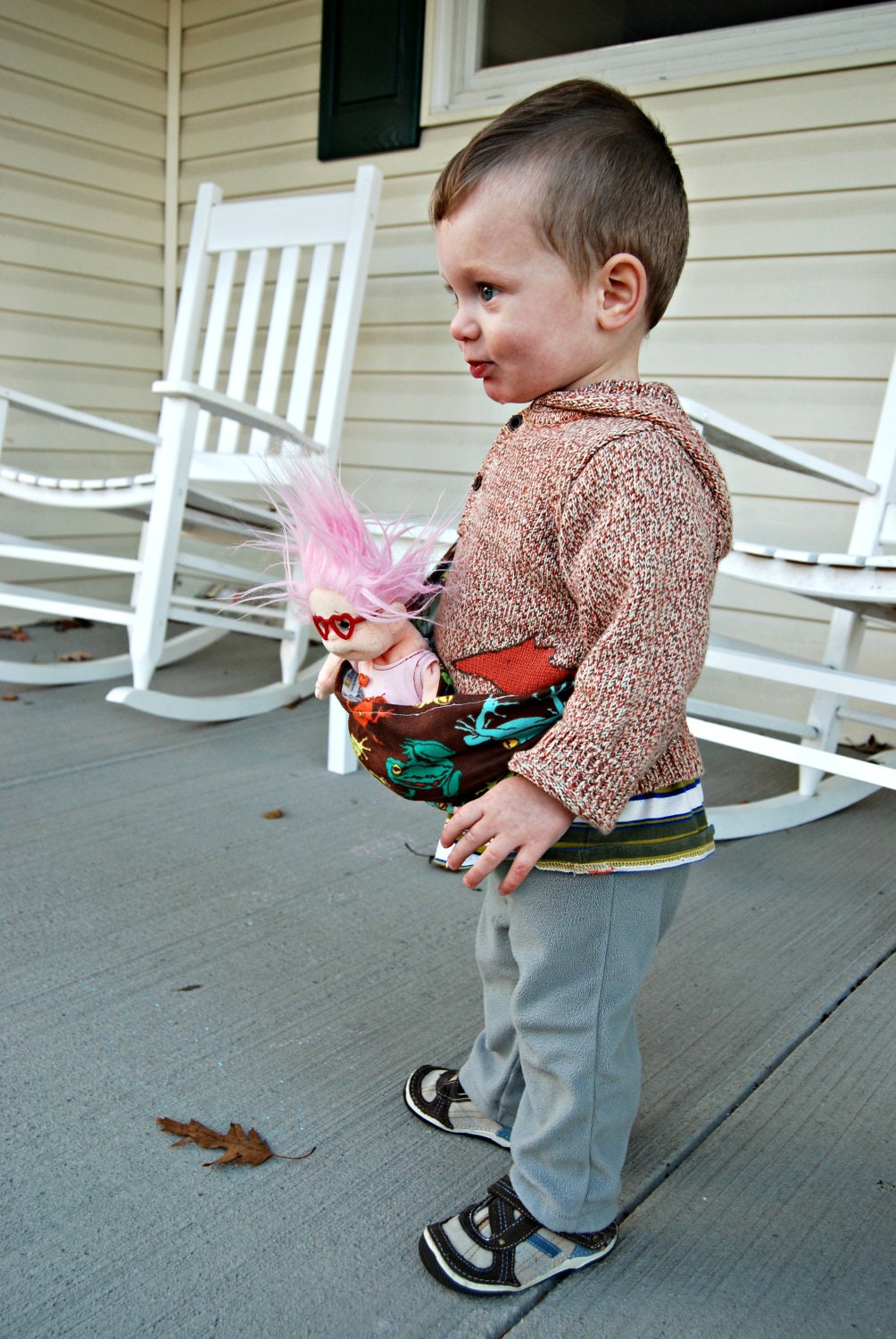 Baby wearing sling for children's toys and dolls