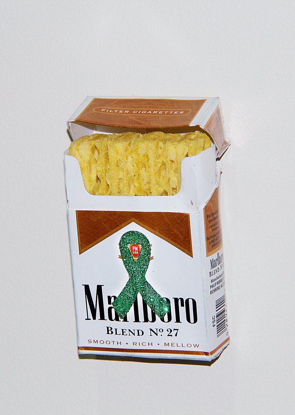 dean & deluca low calorie snack inside Marlboro box w/ Cerebral Palsy Tissue/Organ Kidney Cancer Green Ribbon Glittery Sticker (Ethical) 1/2