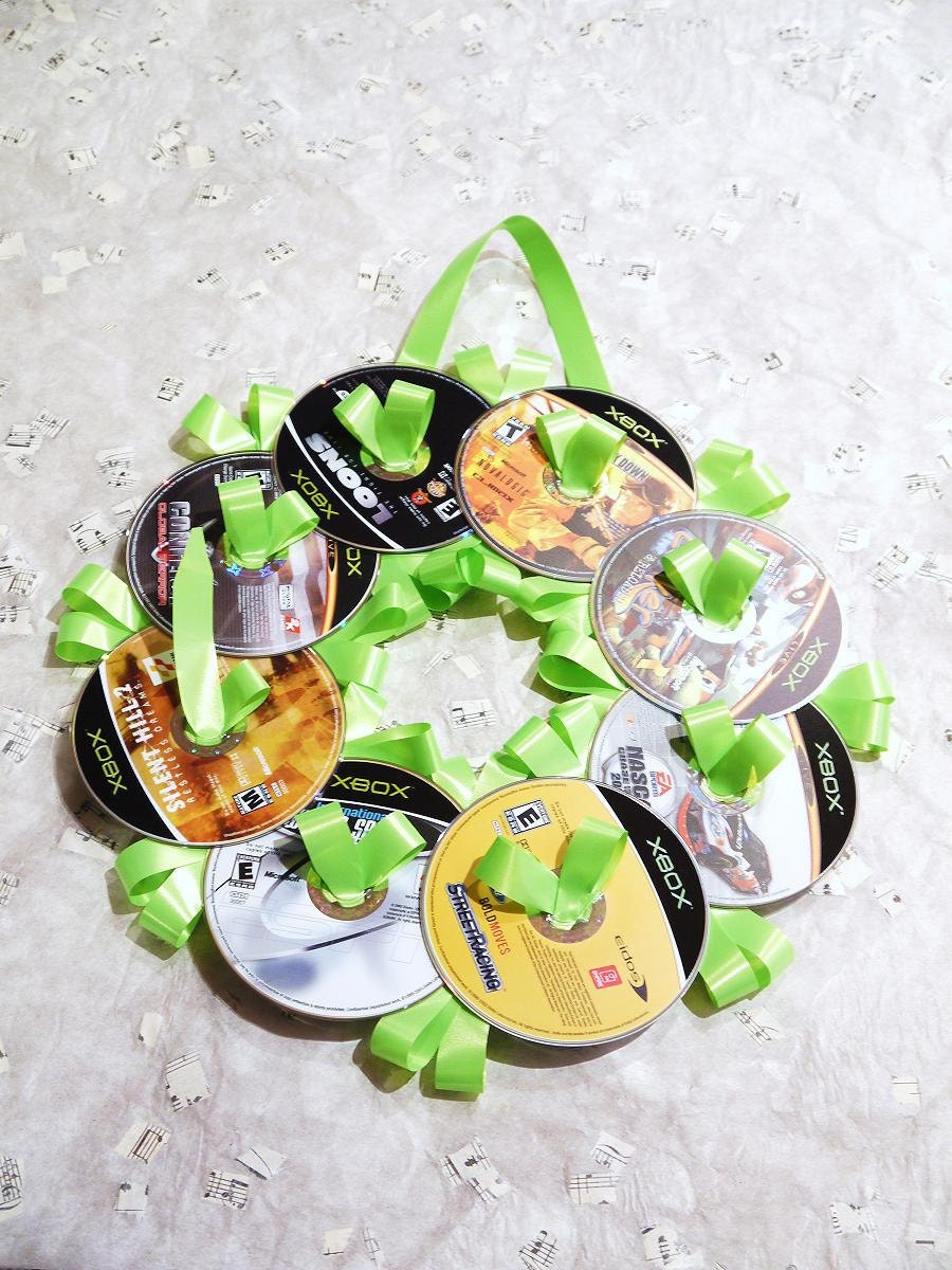 Xbox Video Games Holiday Christmas Door Wreath Ornament lots of green ribbon and 8 game discs