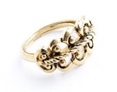 Vintage Stud & Filigree Ring - Adjustable Size 7 Gold Tone 1970s Avon Costume Jewelry / French Filigree