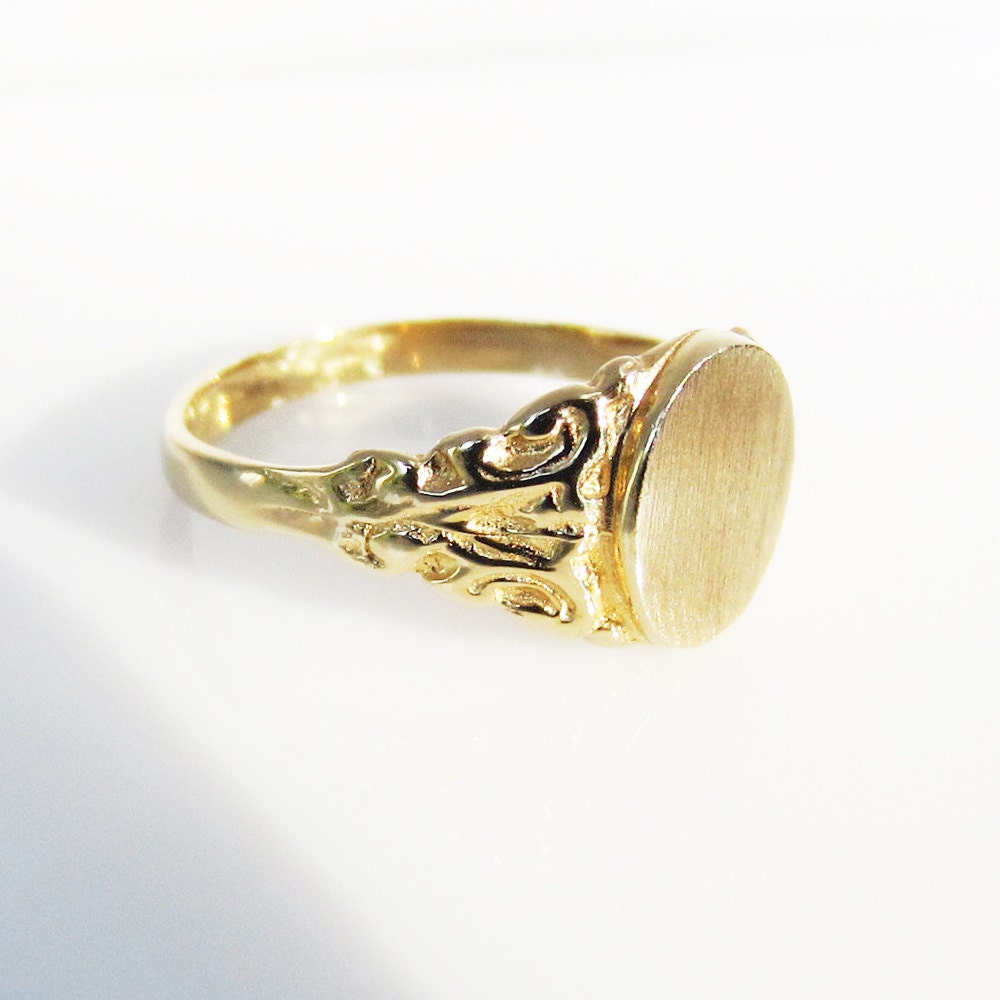 filigree-ladies-oval-signet-10k-gold-ring-by-encifinejewellery
