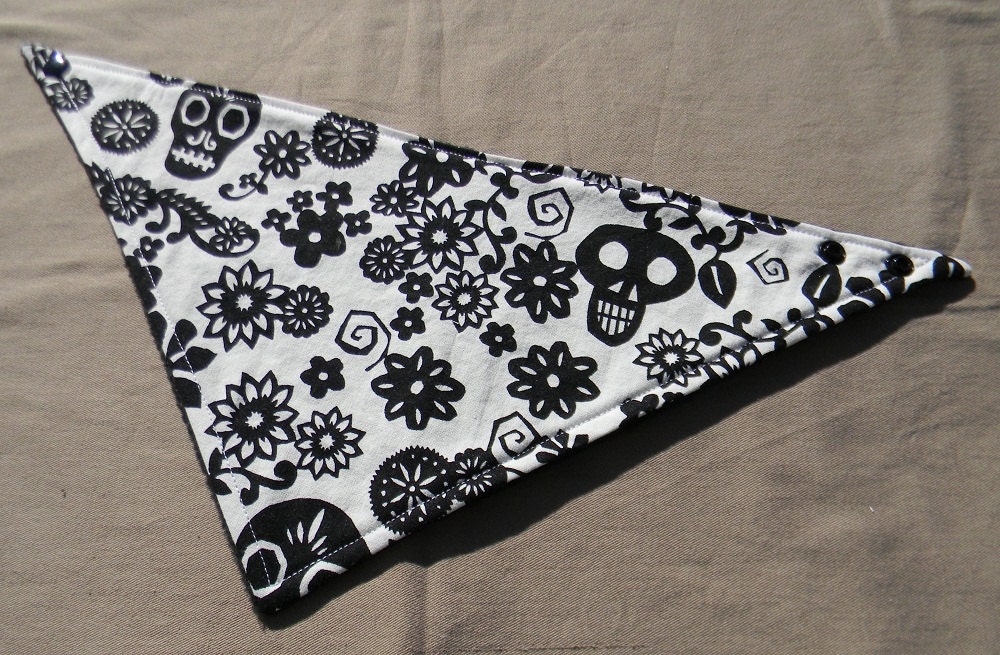 Bandanna Drool Bib Viva Skulls