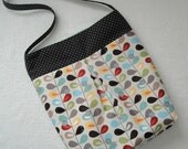 Pleated Hobo Bag in vintage leafy stems