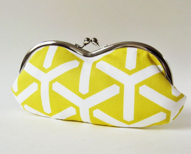 Eyeglass case - yellow trident