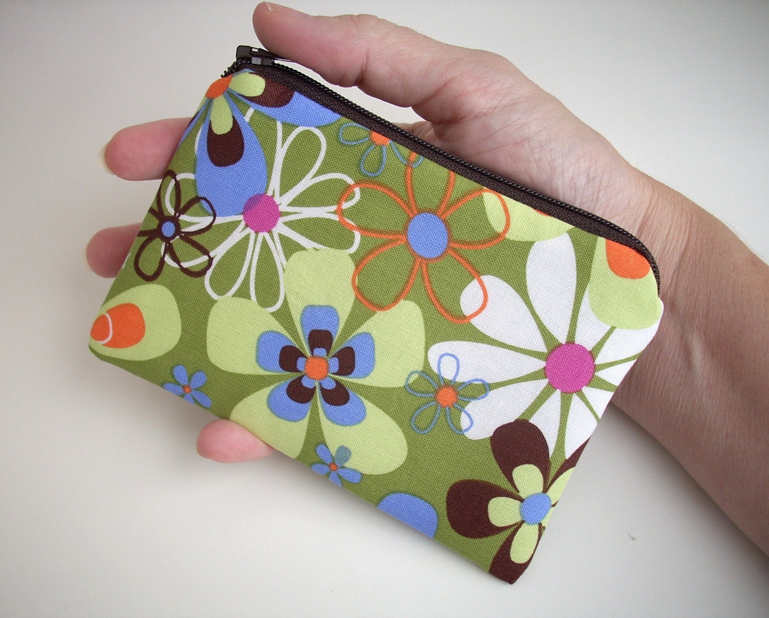 Green Zipper Pouch Little Padded Gadget case Coin Purse Retro Far out in Olive