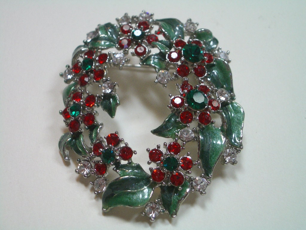 VINTAGE PIN / PENDANT Christmas Wreath with Enamel and Rhinestones