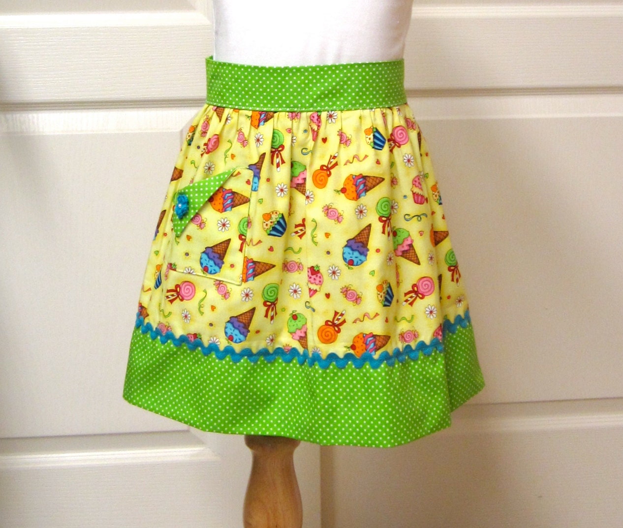 Cupcake Ice Cream Half Apron, Retro Girls Apron - Flair for Cooking Cute Kitchen Apron -Ready to Ship