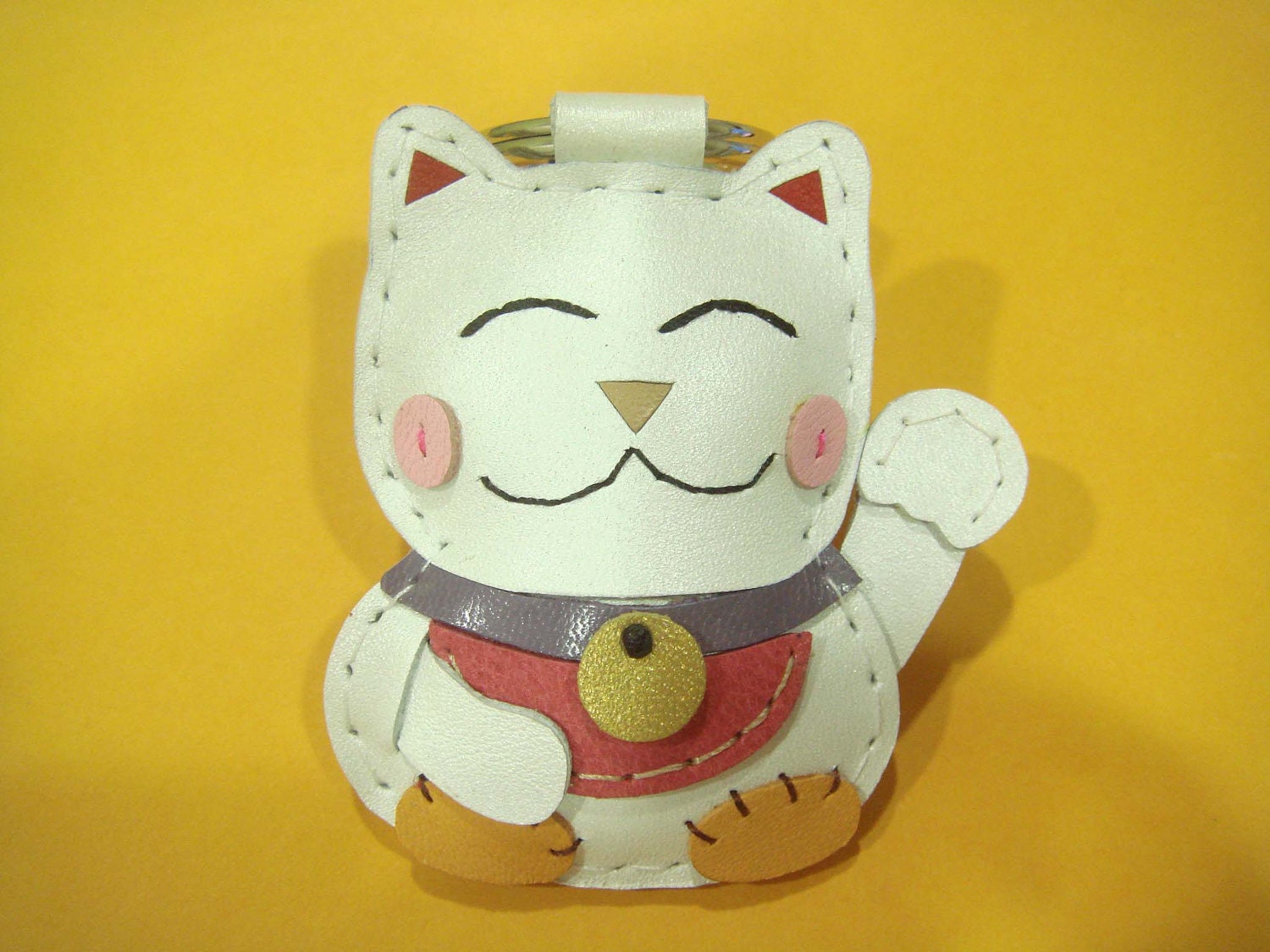 Makiyo the Maneki Neko leather keychain ( White )